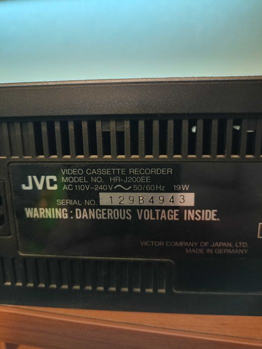 Видеомагнитофон  JVC