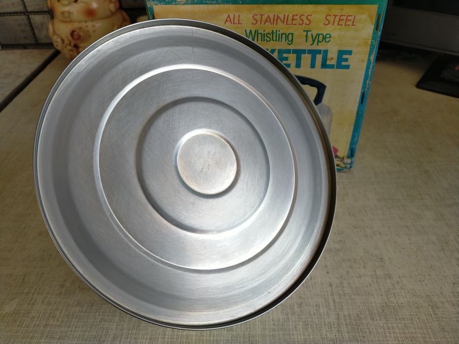 Чайник зі  свистком металевий як новий.