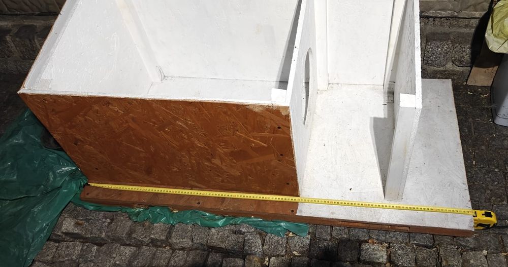Buda dla średniego /  większego psa z przedsionkiem