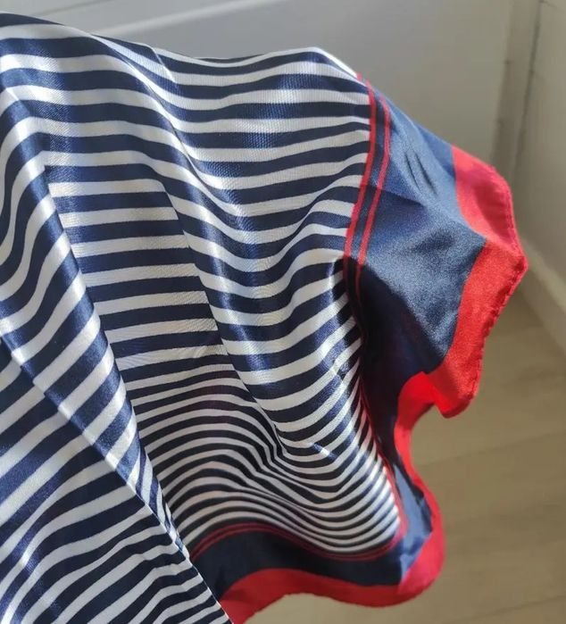 Nowa apaszka jedwab trójkolorowa elegancka 50 x 50