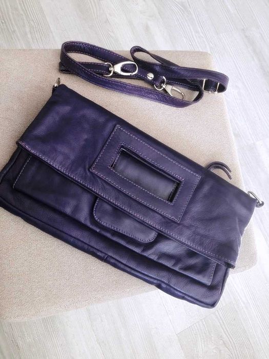 Piekna skórzana tporebka w tonacji ciemnego fioletu