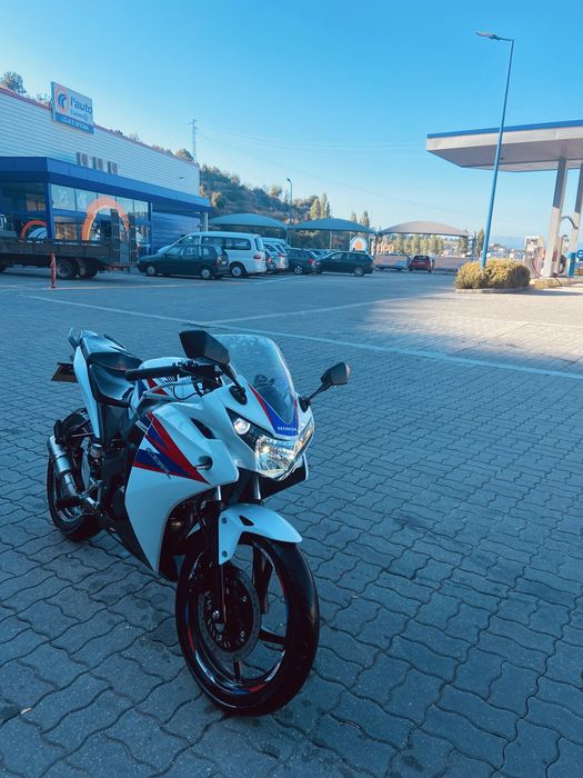 Honda cbr125r 2013  (como nova)