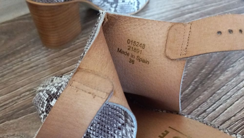 Шкіряні босоніжки