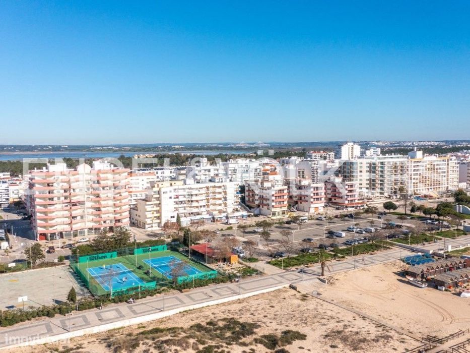 Novo Empreendimento com Piscina em Monte Gordo