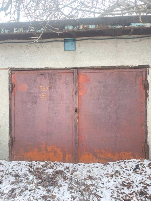 Продам   кирпичный гараж с  подвалом . Таирово "ШКОЛЬНЫЙ"  Радужный.