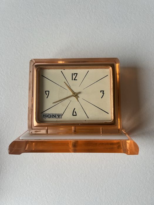 часы Молния оргстекло