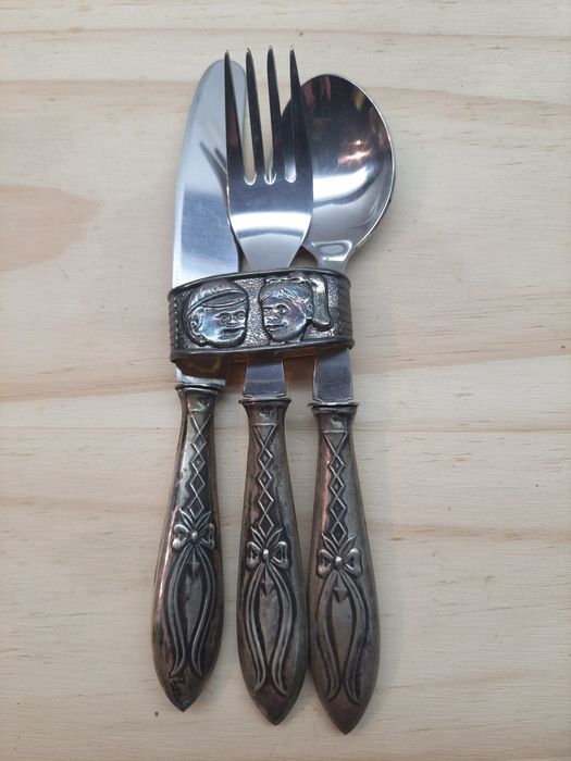 Talheres e porta guardanapo retro em metal