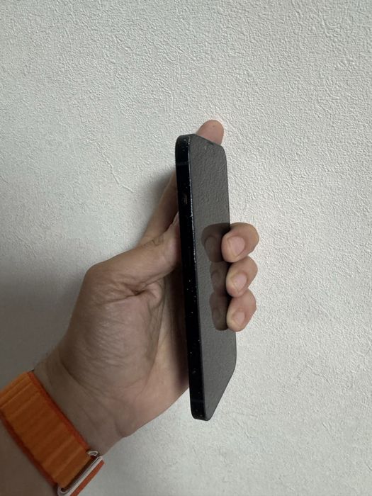 iPhone 13 128 GB Midnight (темно-синій)
