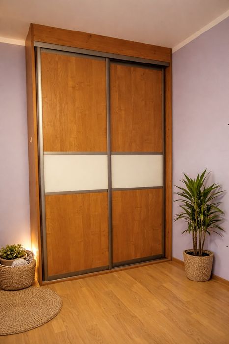 Szafa do zabudowy z drzwiami przesównymi