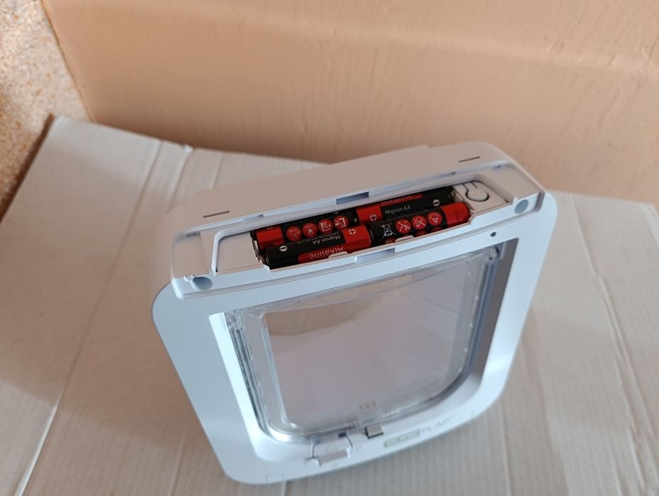 Дверцята автоматичні "SureFlap" для кішок та собак
