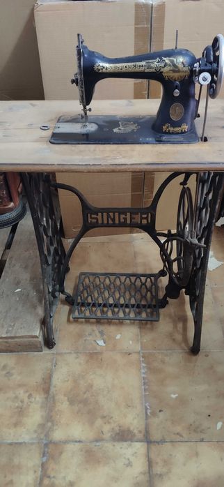 Máquina de Costura Vintage - SINGER (Para desocupar)