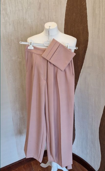 Garnitur z szerokimi modnymi spodniami firmy Purpura