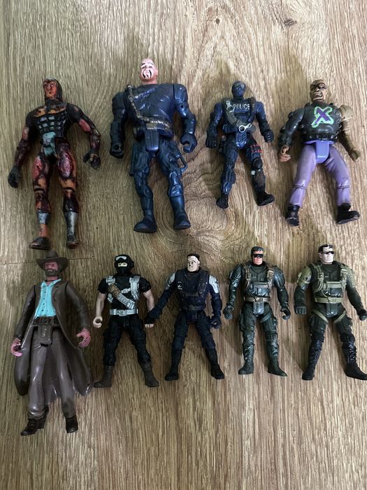 Игрушки 90 х начало 2000 х роботы, солдатики