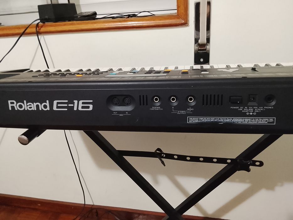 Teclado Roland E-16 muito estimado a funcionar tudo perfeitamente