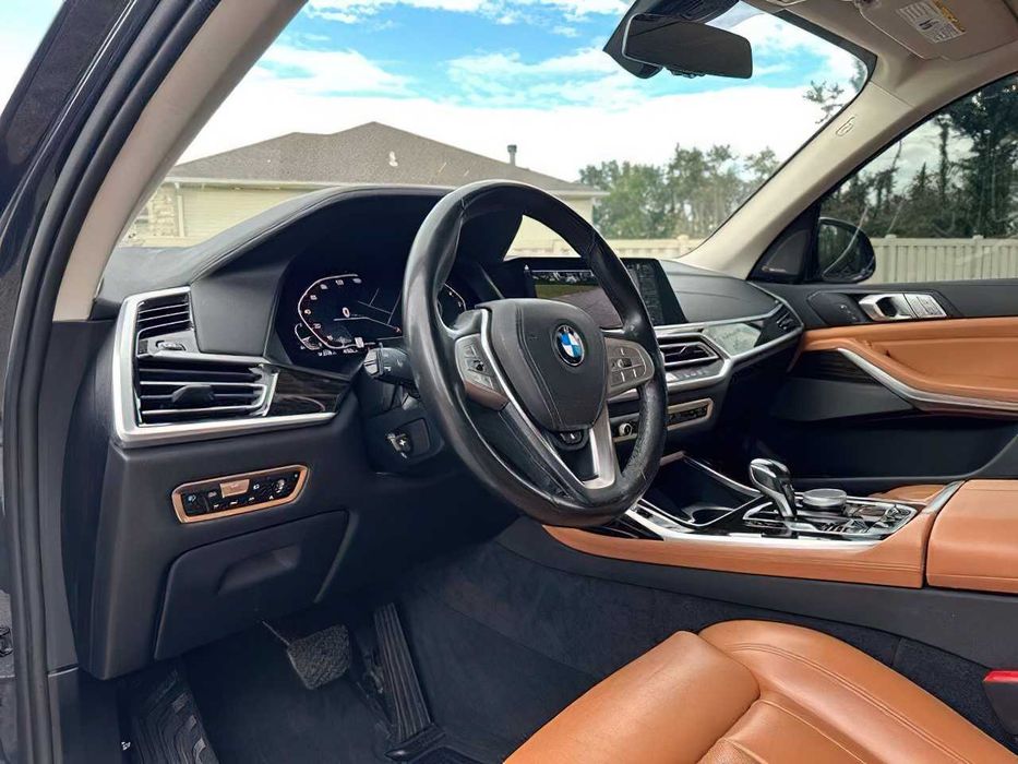BMW X7      2021