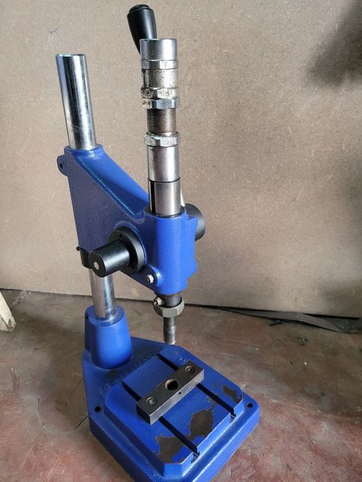 Прес для люверсов