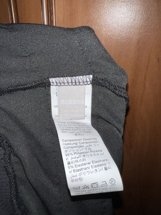 Spódniczka z wbudowanymi spodenkami