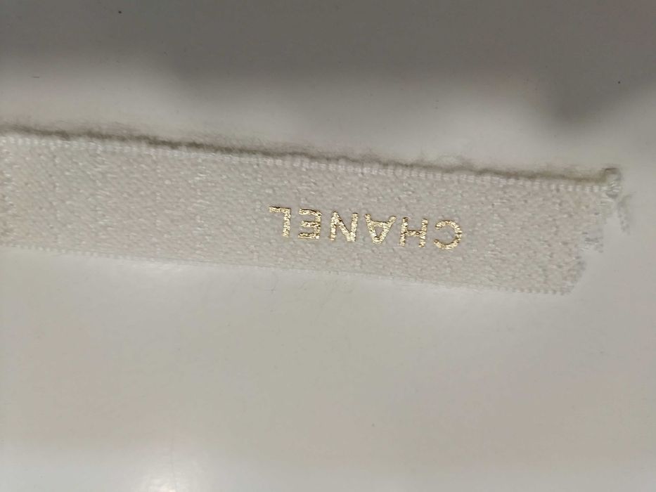 Fita branca de chanel