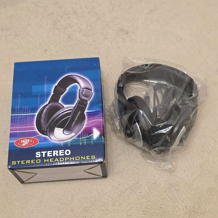 Zupełnie nowe słuchawki stereo z wtykiem jack i adapterem
