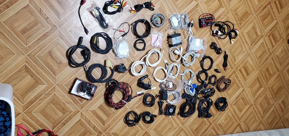 Разные кабеля,шнуры,блоки питания