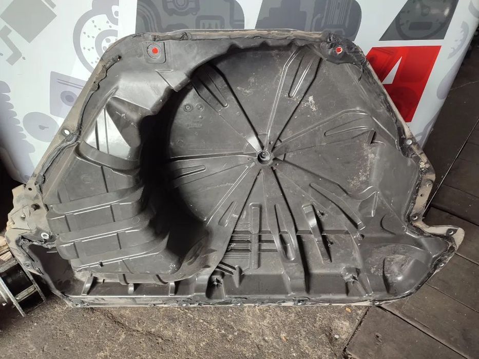 Bacia/CompartimentosDoPneuSuplenteRenaultMegane3