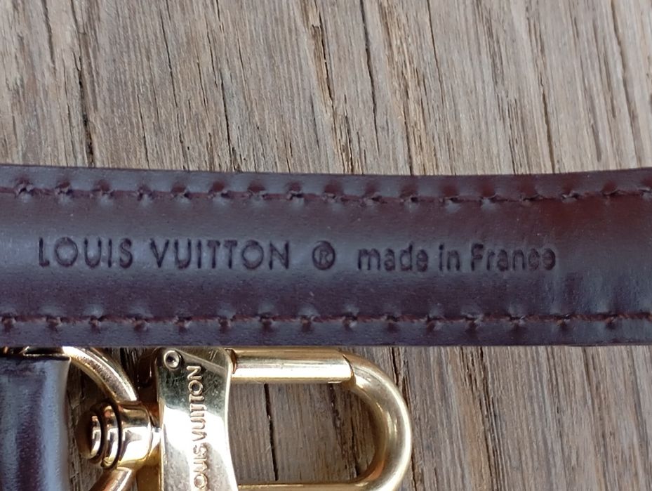 Ремінець Louis Vuitton.