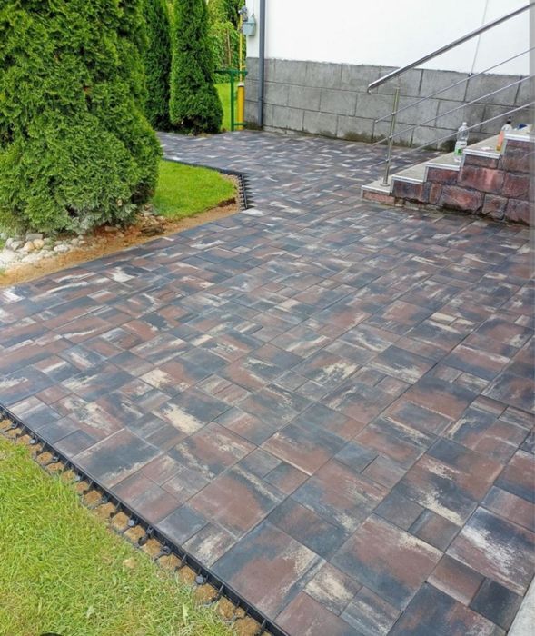 Вкладання бруківки та Та встановлюємо Поребрик