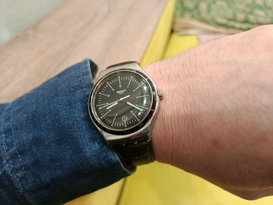 Часы Swatch Yws 400