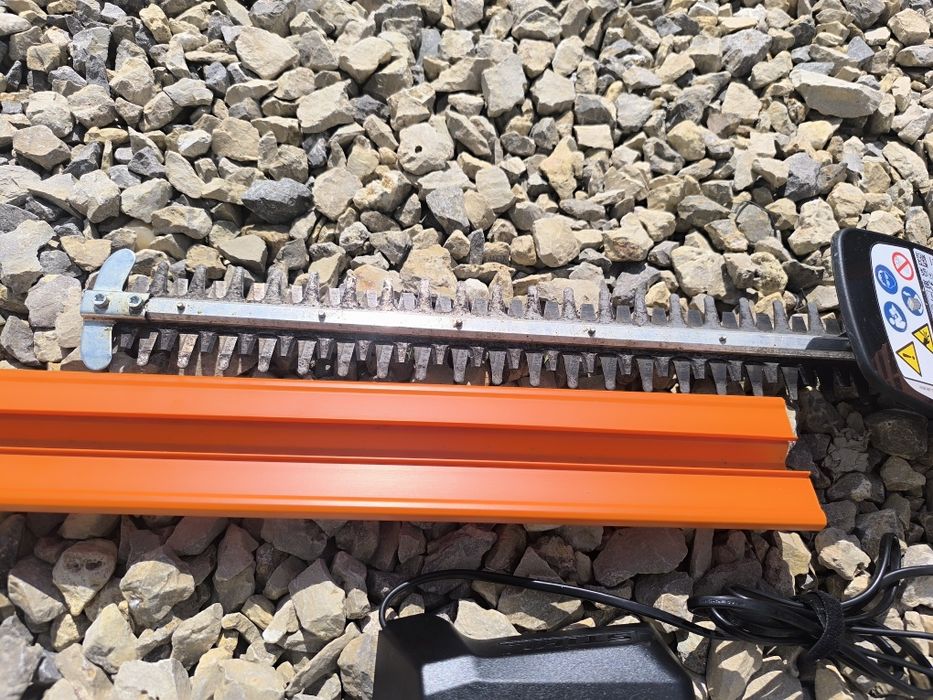 Nożyce elektryczne akumulatorowe Stihl HSA30 50 cm 10V
Nożyce elektryc