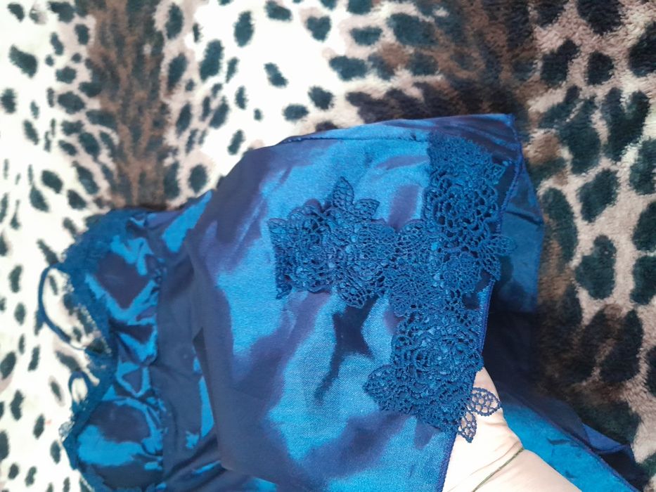 Атласний пеньюар