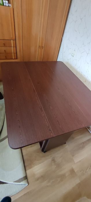 Продається стіл-книжка