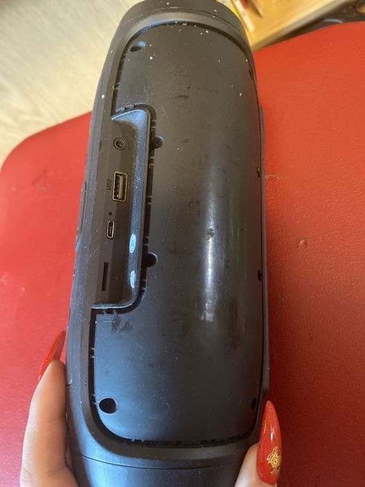 Колонка музыкальная JBL , хорошее чистое звучание