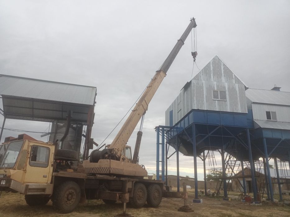 Кран , автокран 25-30 тоник