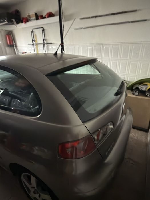 SEAT Ibiza 2002 — Revisão feita — Económico — 2.000 €