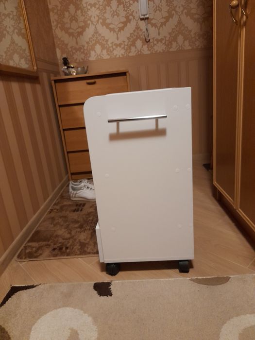 Тумба педикюрная на колесиках