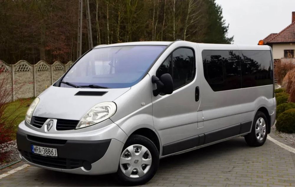 Renault Trafic 2.0 d 2008 року.