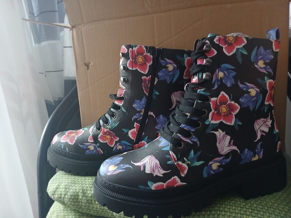 Kozaki botki w kwiaty