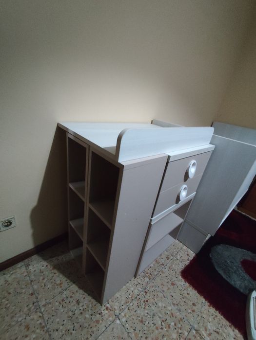 Cama de bebe com camiseiros