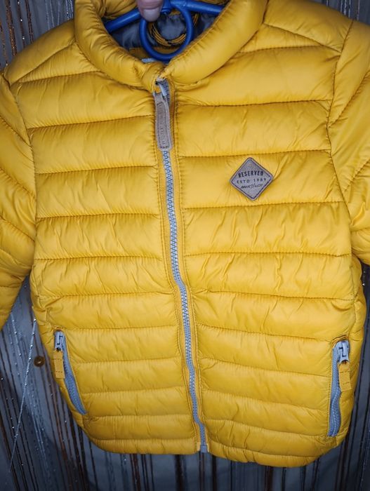 Продам куртку демі,осінню reserved