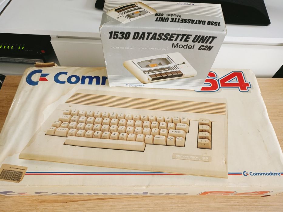 Komputer Commodore C64 C + gratisy