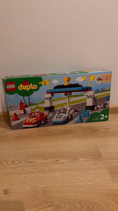 Zestaw Lego Duplo samochody wyścigowe