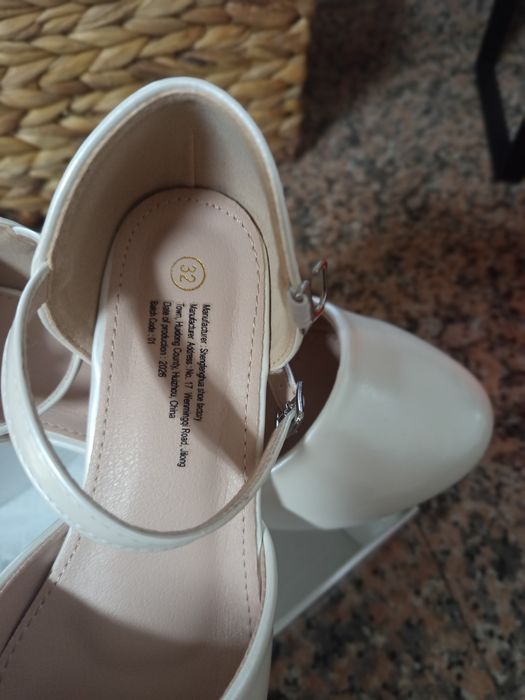 Sapatos de tacão para menina