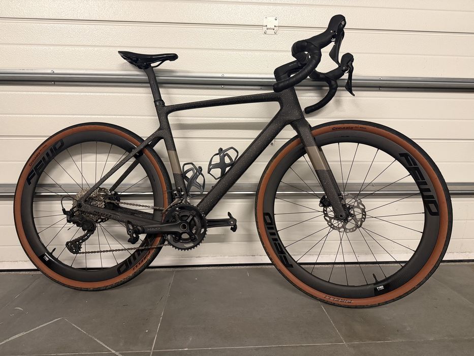 Scott Addict Gravel Carbono + Shimano GRX + Rodas FFWD Carbono