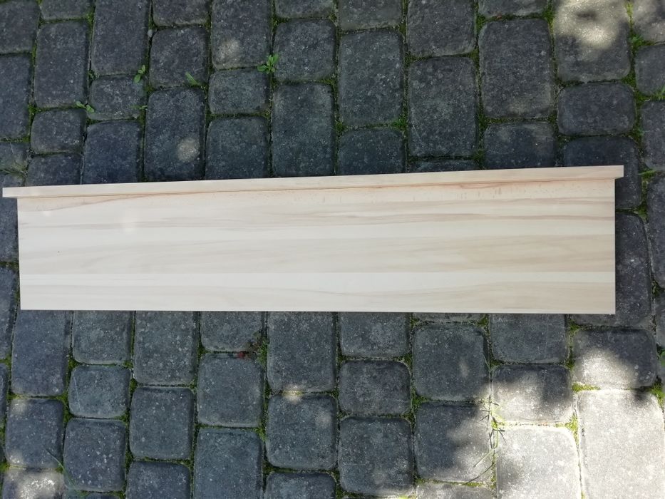 Półka ścienna samowisząca