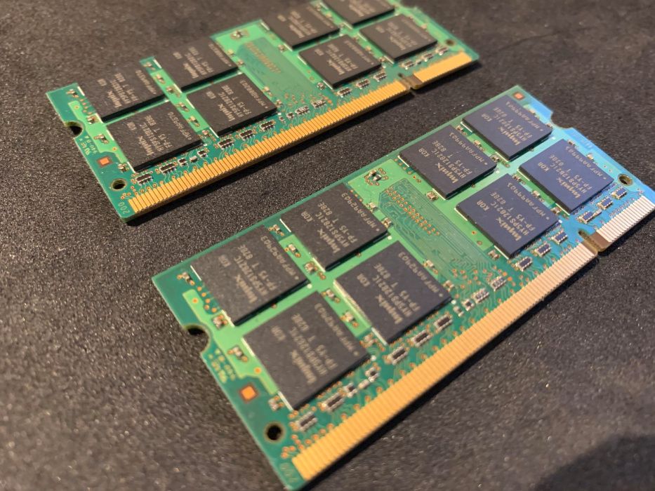 Memória Portátil 2x 1GB PC2 - 5300 hynix