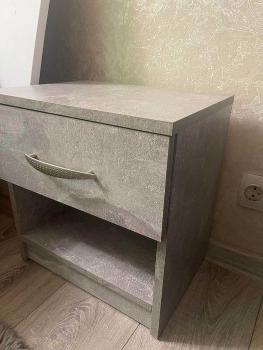 Тумбочка прикроватна