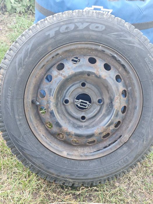 Колеса з дісками ковпаками