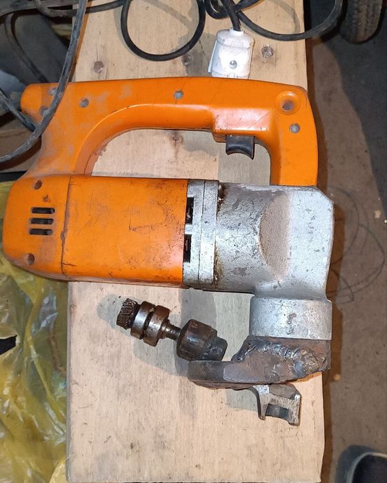 Продам електроножиці