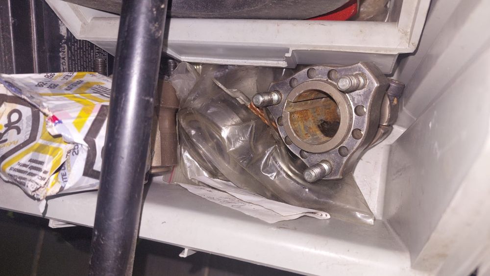 Material sortido, jantes e pneu de karting