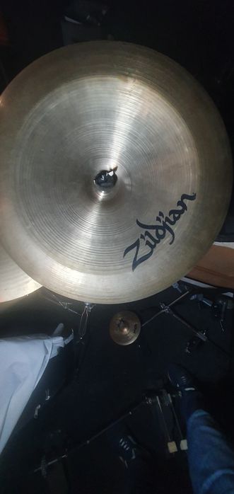 Prato Chinaboy K 19" em bom estado.